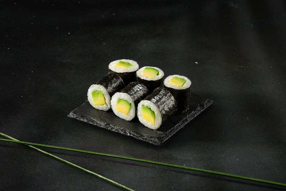 maki avokado sushi
